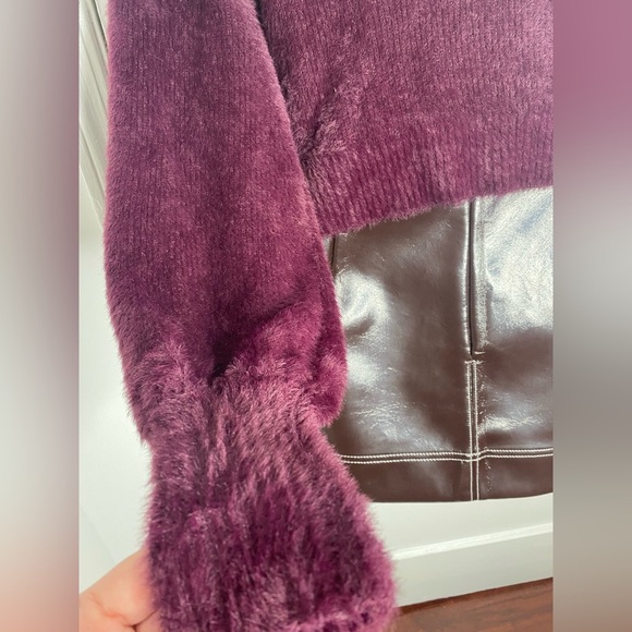 ALTAR’D STATE NWT M Plush Burgundy Cropped Sweater - Picture 6 of 6